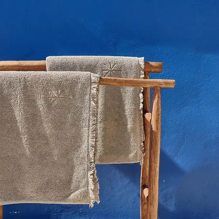 Themonkleros فيلة اجيا مارينا